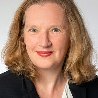 Frau Sabine Möhlmann