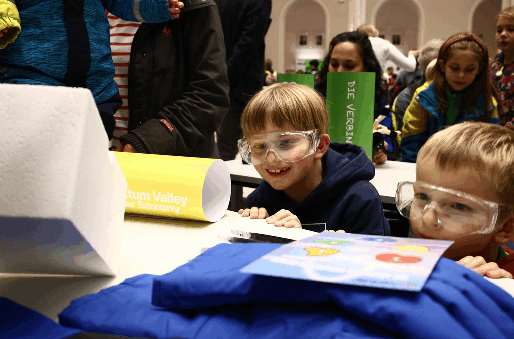 „Die Nacht, die Wissen schafft“ macht Kinder zu Quantenforscher*innen
